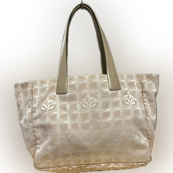Chanel Tote in Beige. Authentic and pre-owned. Low price!!! - Picture 1 of 7